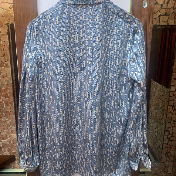 Equipment Blue and White Patterned Casual Shirt all silk - Picture 9 of 10